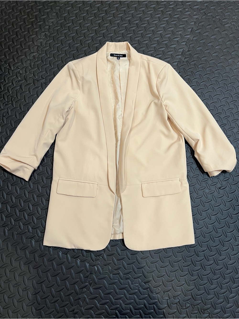 Shawl-Collar Cream Blazer with Three-Quarter Sleeves